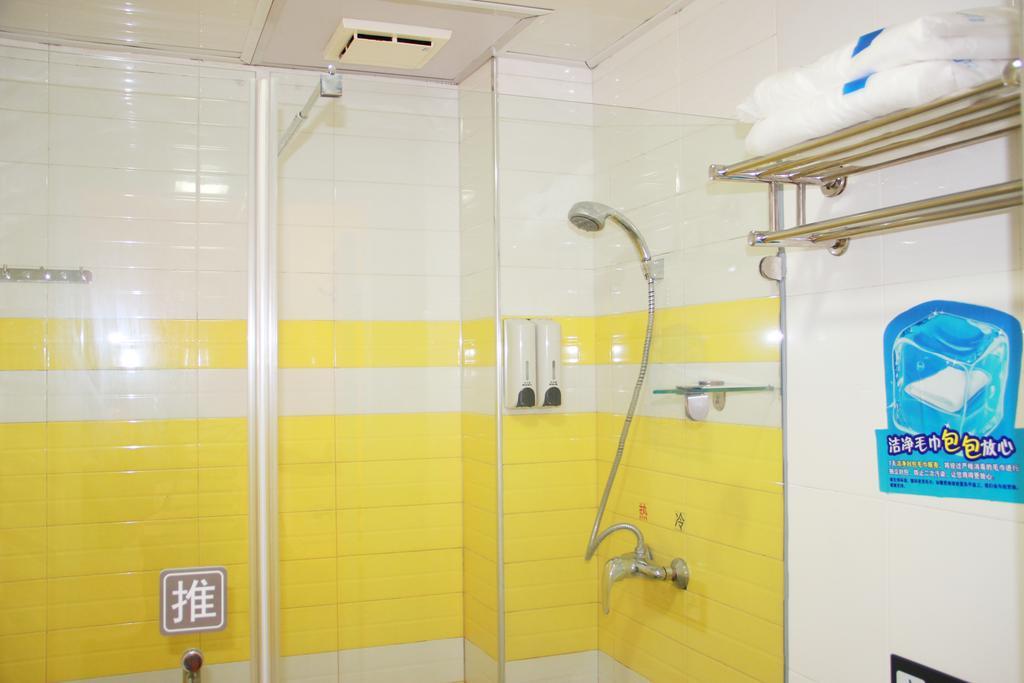7Days Inn Guangzhou Tianhe Tianpingjia Subway Station Rum bild